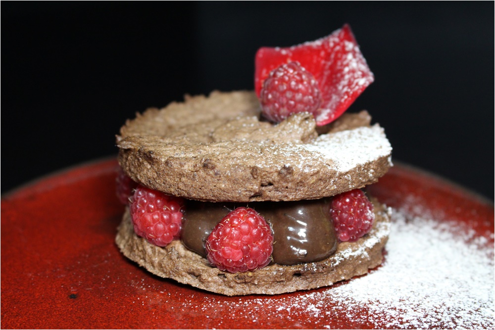 Gluténmentes csokoládés-málnás krémes